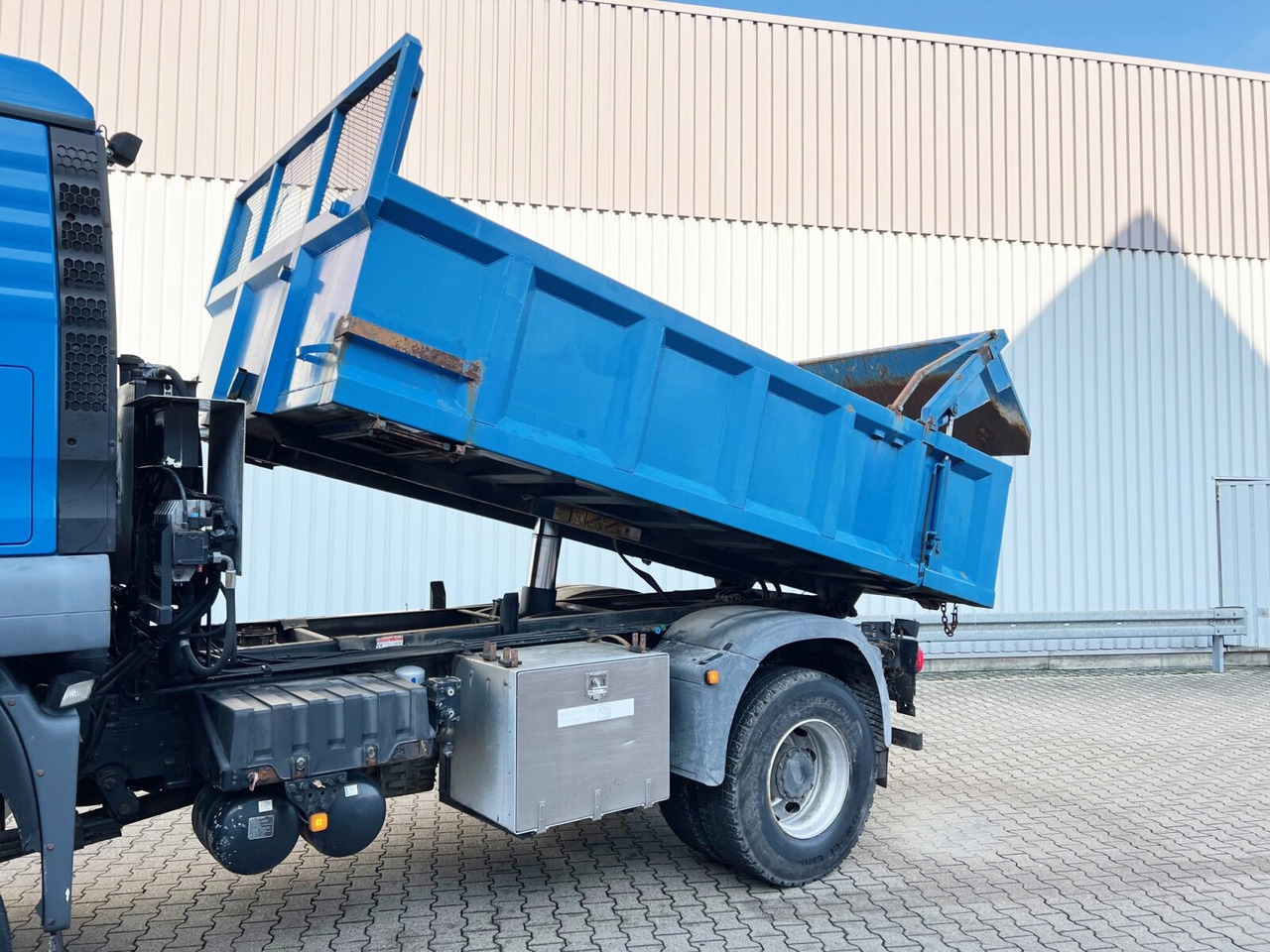 MAN TGS 18.360 4X4 BL TGS 18.360 4X4 BL, Hinterkipper, hydr. Heckklappe, Winterdienstausstattung - Truk jungkit: gambar 4 MAN TGS 18.360 4X4 BL TGS 18.360 4X4 BL, Hinterkipper, hydr. Heckklappe, Winterdienstausstattung - Truk jungkit: gambar 4