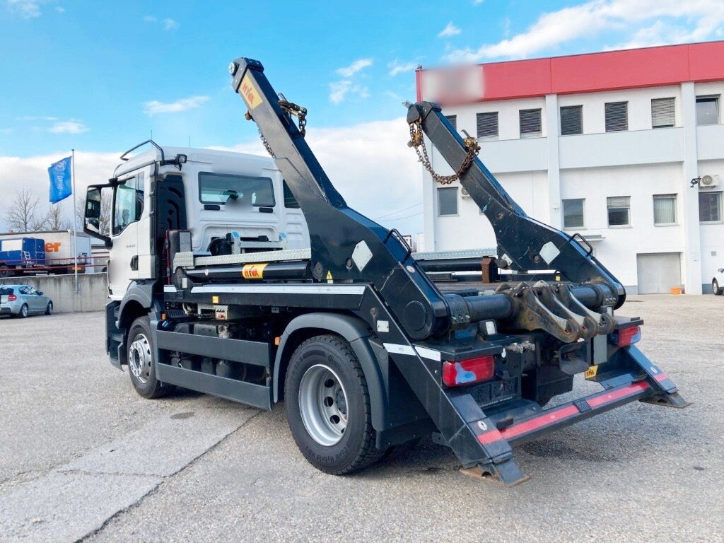 MAN TGS 18.430 4x2 BL TGS 18.430 4x2 BL, Tele-Absetzer, Funk - Truk skip loader: gambar 5 MAN TGS 18.430 4x2 BL TGS 18.430 4x2 BL, Tele-Absetzer, Funk - Truk skip loader: gambar 5