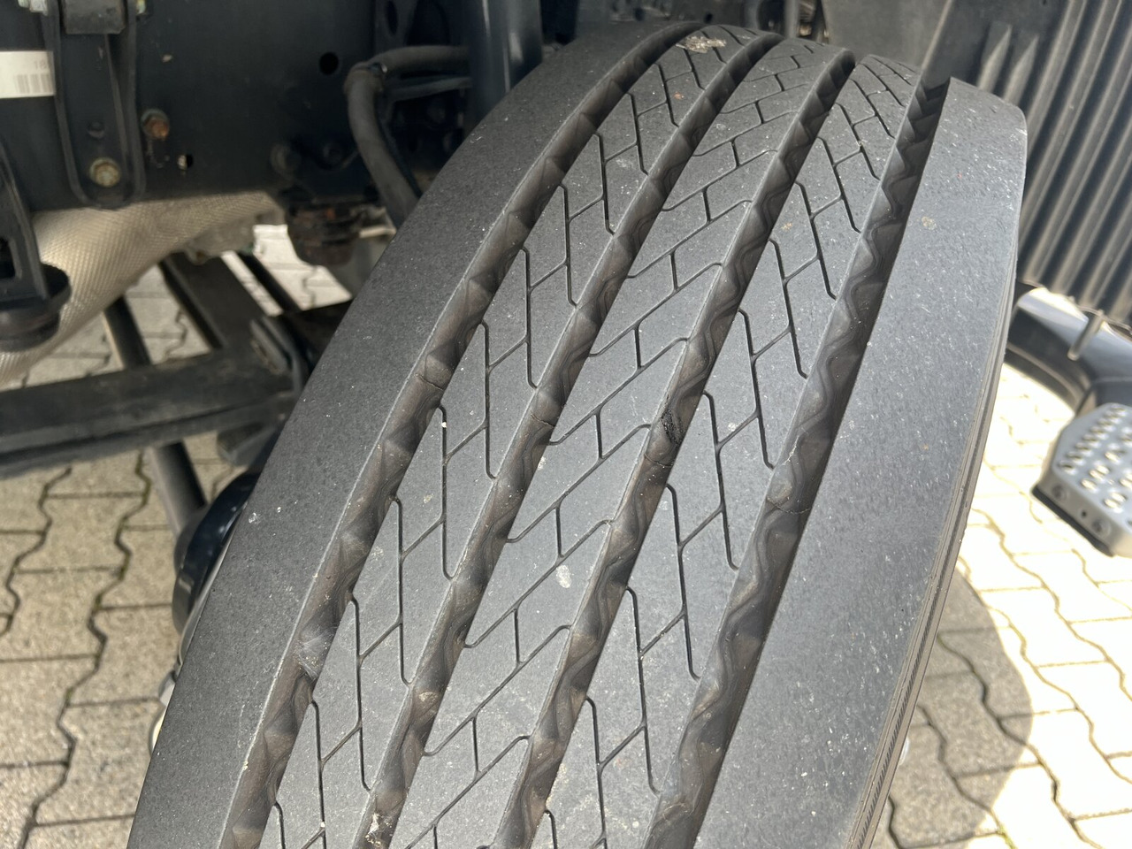 MAN TGS 26.320 6X2-4 BL TGS 26.320 6X2-4 BL, Lenk-/Liftachse, Rechtslenker, Export Only! - Truk sasis: gambar 4 MAN TGS 26.320 6X2-4 BL TGS 26.320 6X2-4 BL, Lenk-/Liftachse, Rechtslenker, Export Only! - Truk sasis: gambar 4