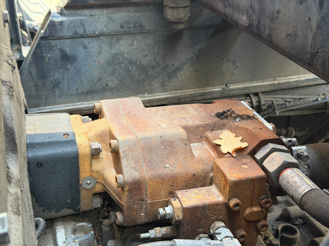 MAN TGS 26.400 6x2-4 BL TGS 26.400 6x2-4 BL, Motorabtrieb, Lenk-/Liftachse, Kran Epsilon Q180ZR95TR - Hook lift, Truk derek: gambar 4 MAN TGS 26.400 6x2-4 BL TGS 26.400 6x2-4 BL, Motorabtrieb, Lenk-/Liftachse, Kran Epsilon Q180ZR95TR - Hook lift, Truk derek: gambar 4