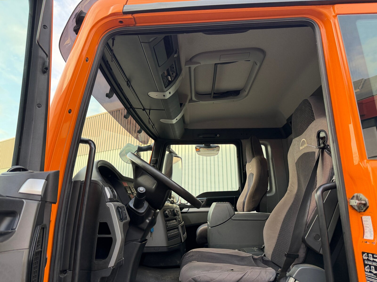 MAN TGS 26.400 6x2-4 BL TGS 26.400 6x2-4 BL, Motorabtrieb, Lenk-/Liftachse, Kran Epsilon Q180ZR95TR - Hook lift, Truk derek: gambar 5 MAN TGS 26.400 6x2-4 BL TGS 26.400 6x2-4 BL, Motorabtrieb, Lenk-/Liftachse, Kran Epsilon Q180ZR95TR - Hook lift, Truk derek: gambar 5