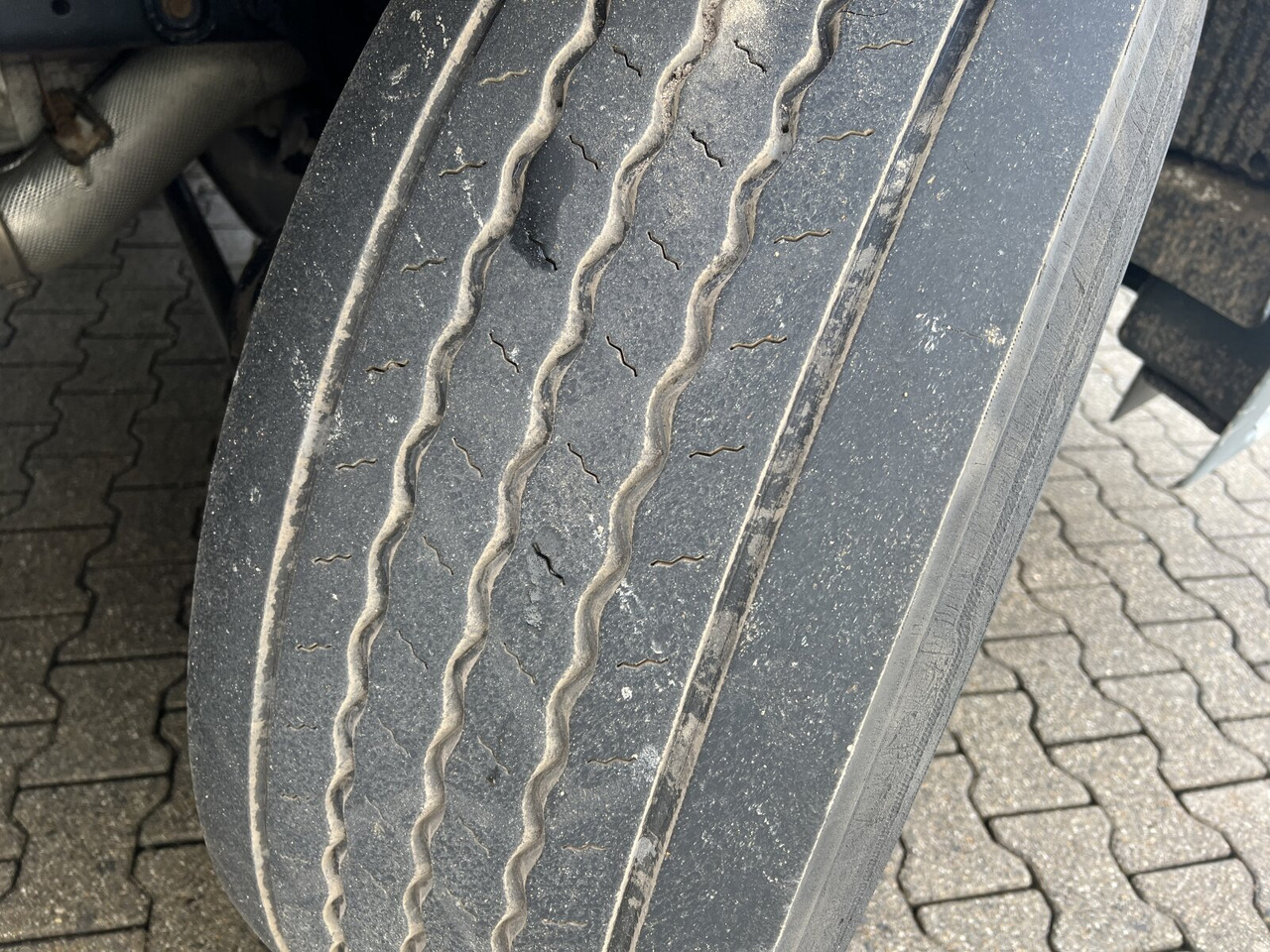 MAN TGS 26.400 6x2-4 LL TGS 26.400 6x2-4 LL, Navi, Lenk-/Liftachse, Heckkran Palfinger PK20001-K B, Funk - Truk derek, Truk flatbed: gambar 4 MAN TGS 26.400 6x2-4 LL TGS 26.400 6x2-4 LL, Navi, Lenk-/Liftachse, Heckkran Palfinger PK20001-K B, Funk - Truk derek, Truk flatbed: gambar 4