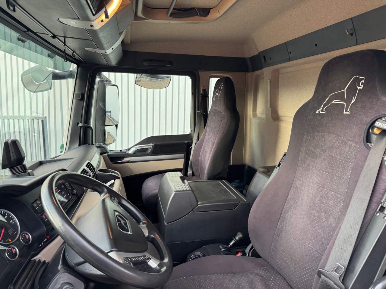 MAN TGS 26.420 6x2-4 LL TGS 26.420 6x2-4 LL, Navi, Lenk-/Liftachse, Heckkran Palfinger PK20.501L TEC - Truk derek, Truk flatbed: gambar 5 MAN TGS 26.420 6x2-4 LL TGS 26.420 6x2-4 LL, Navi, Lenk-/Liftachse, Heckkran Palfinger PK20.501L TEC - Truk derek, Truk flatbed: gambar 5