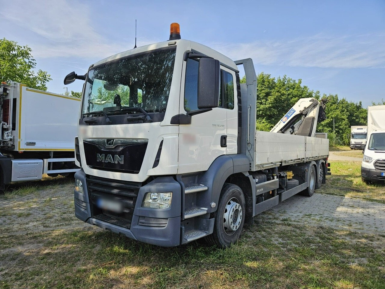 MAN TGS 26.430 6x2-4 BL TGS 26.430 6x2-4 BL, Lenk-/Liftachse, Heckkran HMF 3220K3, Funk - Truk derek, Truk flatbed: gambar 1 MAN TGS 26.430 6x2-4 BL TGS 26.430 6x2-4 BL, Lenk-/Liftachse, Heckkran HMF 3220K3, Funk - Truk derek, Truk flatbed: gambar 1