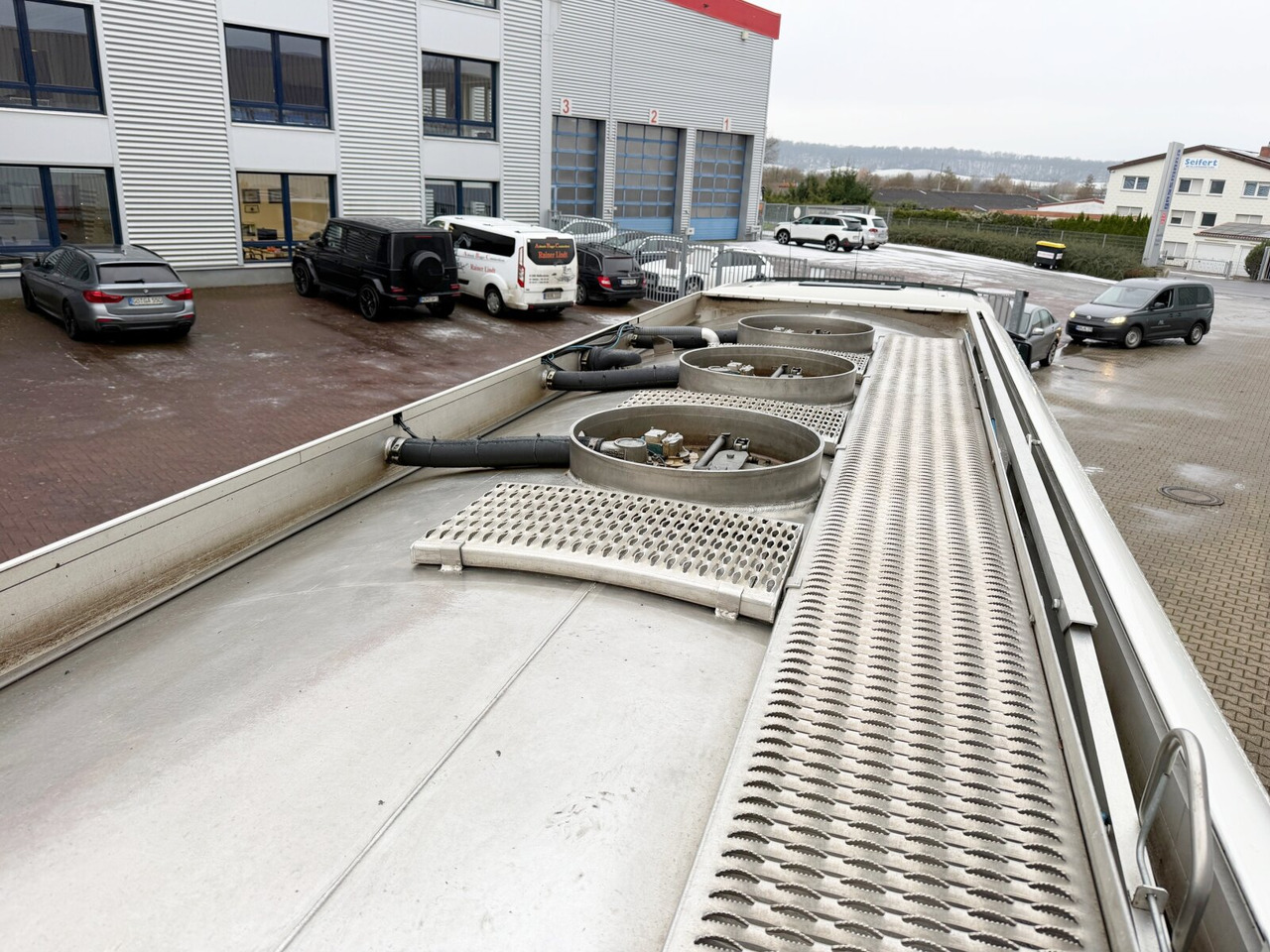 MAN TGS 26.440 6x2-4 BL TGS 26.440 6x2-4 BL, Lenk-/Liftachse, ADR, Esterer Tank ca. 20.340l, 3 Kammern - Truk tangki: gambar 3 MAN TGS 26.440 6x2-4 BL TGS 26.440 6x2-4 BL, Lenk-/Liftachse, ADR, Esterer Tank ca. 20.340l, 3 Kammern - Truk tangki: gambar 3