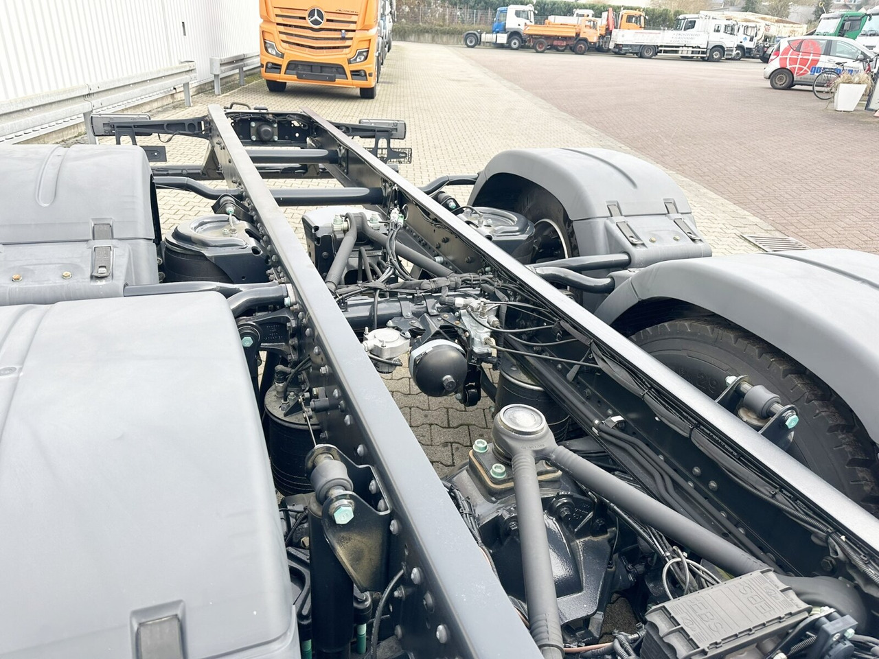 MAN TGS 26.480 6x2-4 LL TGS 26.480 6x2-4 LL, Retarder, Lenk-/Liftachse, Standklima - Truk sasis: gambar 3 MAN TGS 26.480 6x2-4 LL TGS 26.480 6x2-4 LL, Retarder, Lenk-/Liftachse, Standklima - Truk sasis: gambar 3