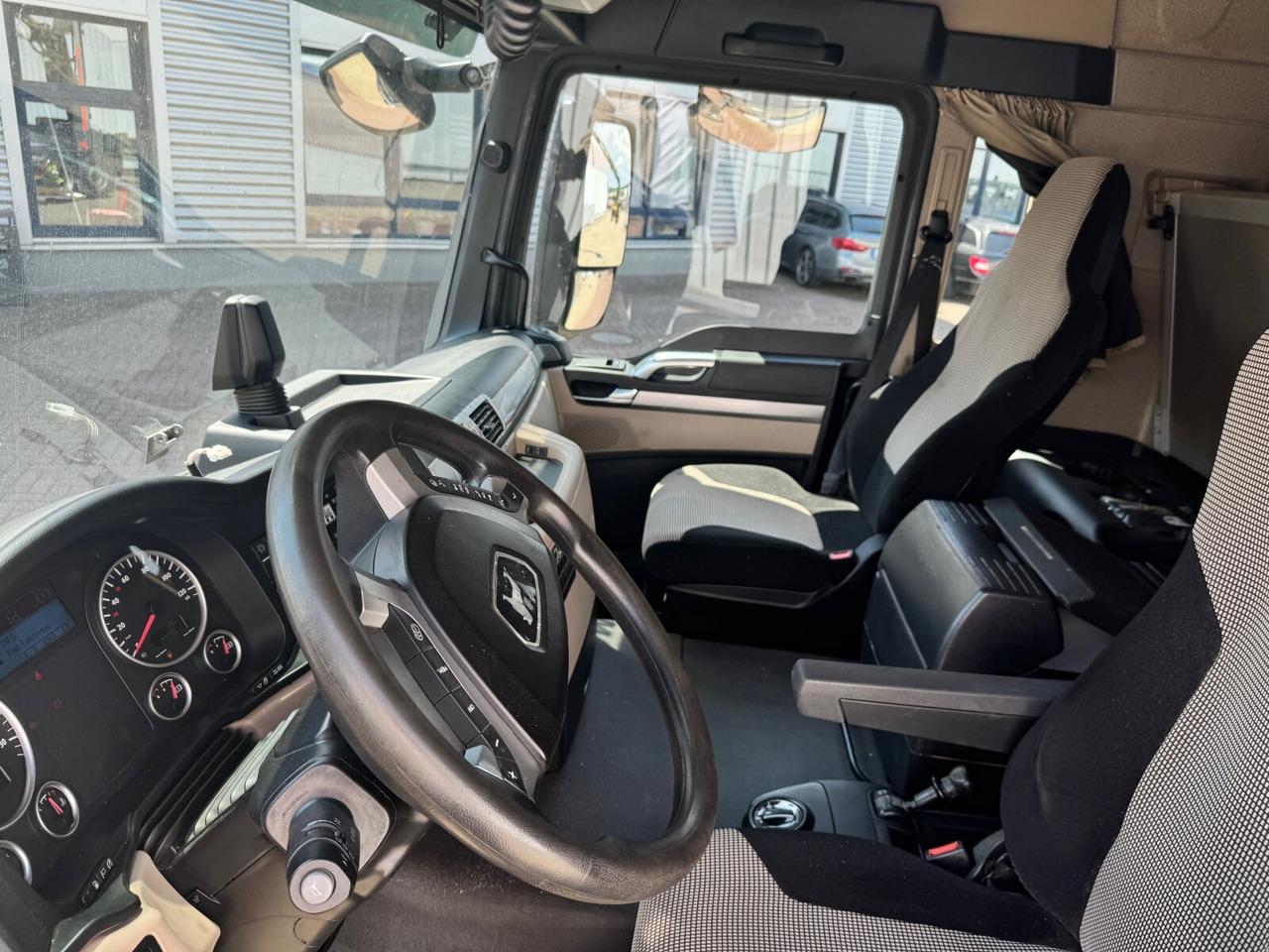 MAN TGS 26.500 6X4H-4 BL TGS 26.500 6X4H-4 BL, PriTarder, HydroDrive, Lenk-/Lift, Heckkran Epsilon M130Z83 - Truk logging, Truk derek: gambar 4 MAN TGS 26.500 6X4H-4 BL TGS 26.500 6X4H-4 BL, PriTarder, HydroDrive, Lenk-/Lift, Heckkran Epsilon M130Z83 - Truk logging, Truk derek: gambar 4