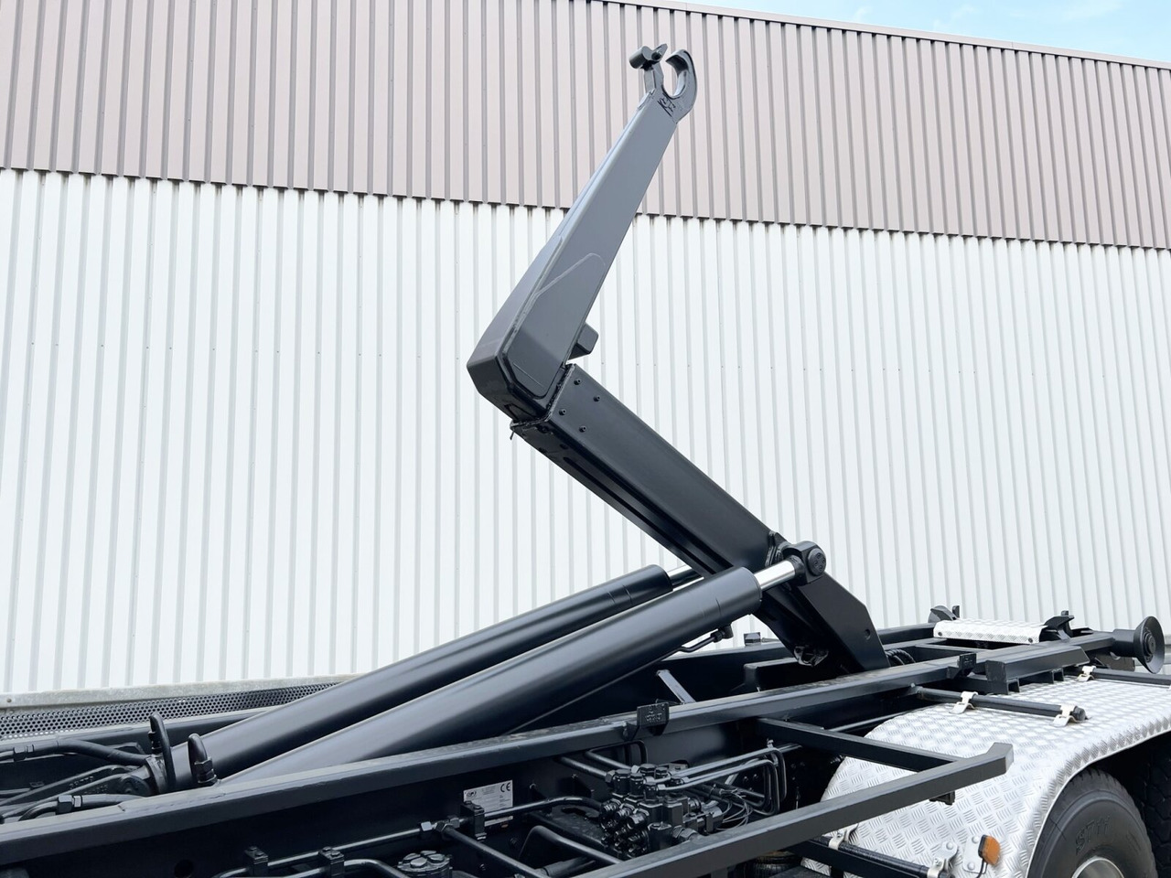 MAN TGS 33.440 6X4 BL TGS 33.440 6X4 BL mit Kran Effer 165-3S, Funk - Hook lift, Truk derek: gambar 2 MAN TGS 33.440 6X4 BL TGS 33.440 6X4 BL mit Kran Effer 165-3S, Funk - Hook lift, Truk derek: gambar 2