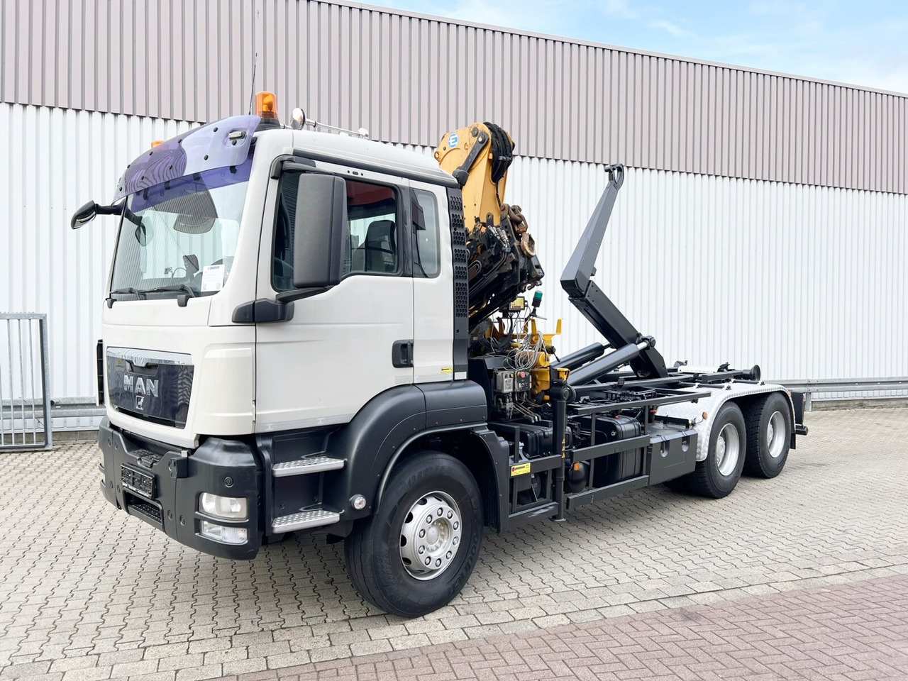 MAN TGS 33.440 6X4 BL TGS 33.440 6X4 BL mit Kran Effer 165-3S, Funk - Hook lift, Truk derek: gambar 1 MAN TGS 33.440 6X4 BL TGS 33.440 6X4 BL mit Kran Effer 165-3S, Funk - Hook lift, Truk derek: gambar 1