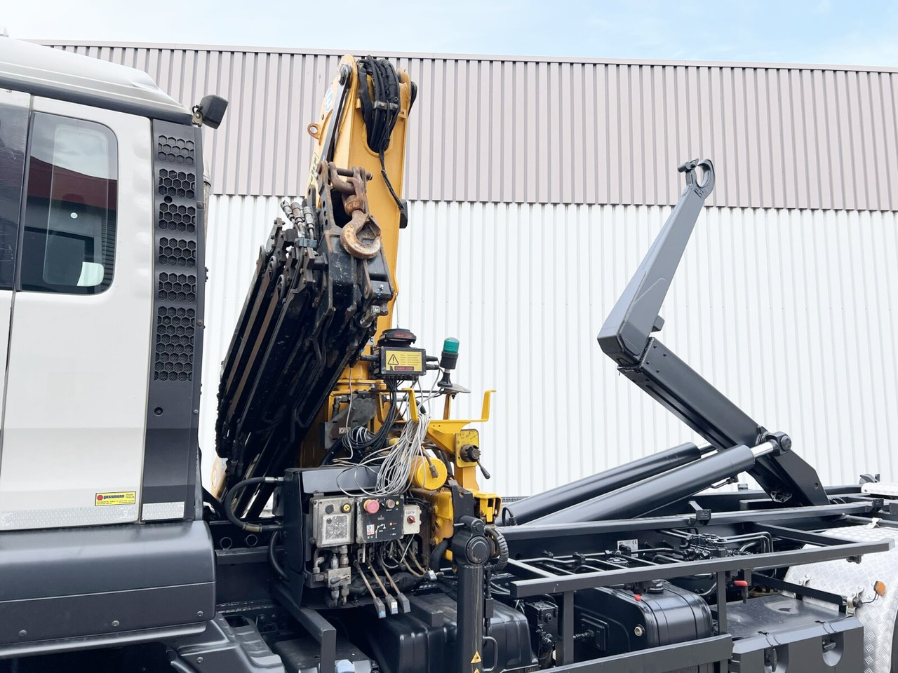 MAN TGS 33.440 6X4 BL TGS 33.440 6X4 BL mit Kran Effer 165-3S, Funk - Hook lift, Truk derek: gambar 3 MAN TGS 33.440 6X4 BL TGS 33.440 6X4 BL mit Kran Effer 165-3S, Funk - Hook lift, Truk derek: gambar 3