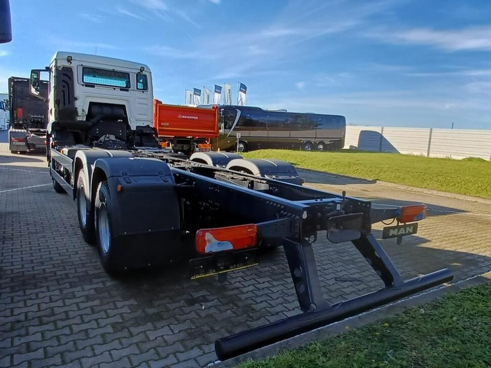 MAN TGS 33.440 6x6 BB CH TGS 33.440 6x6 BB CH, Hohe Bauart, Nebenantrieb - Truk sasis: gambar 4 MAN TGS 33.440 6x6 BB CH TGS 33.440 6x6 BB CH, Hohe Bauart, Nebenantrieb - Truk sasis: gambar 4