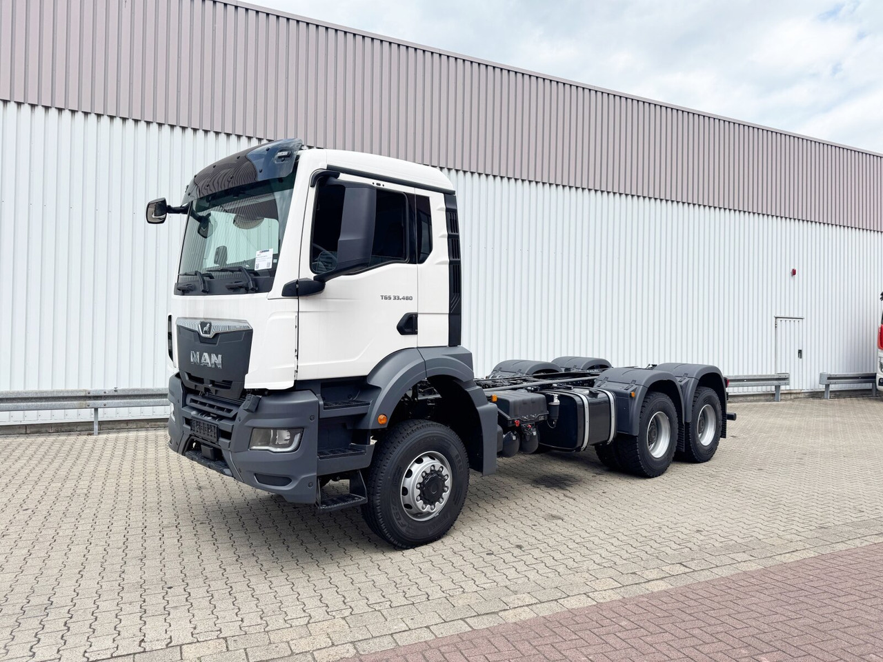 MAN TGS 33.480 6x6 BB CH TGS 33.480 6x6 BB CH, Hohe Bauart, Nebenantrieb - Truk sasis: gambar 1 MAN TGS 33.480 6x6 BB CH TGS 33.480 6x6 BB CH, Hohe Bauart, Nebenantrieb - Truk sasis: gambar 1