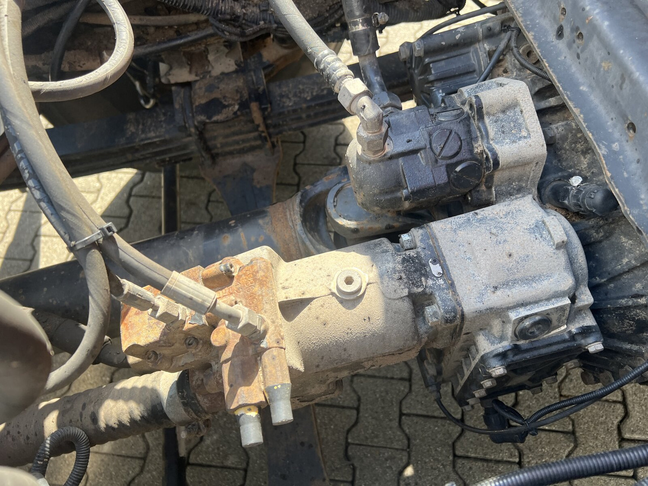 MAN TGS 35.440 8x4 BL TGS 35.440 8x4 BL, Meiller 19.62, Atlas Kran 135.2-A3, Funk - Hook lift, Truk derek: gambar 4 MAN TGS 35.440 8x4 BL TGS 35.440 8x4 BL, Meiller 19.62, Atlas Kran 135.2-A3, Funk - Hook lift, Truk derek: gambar 4