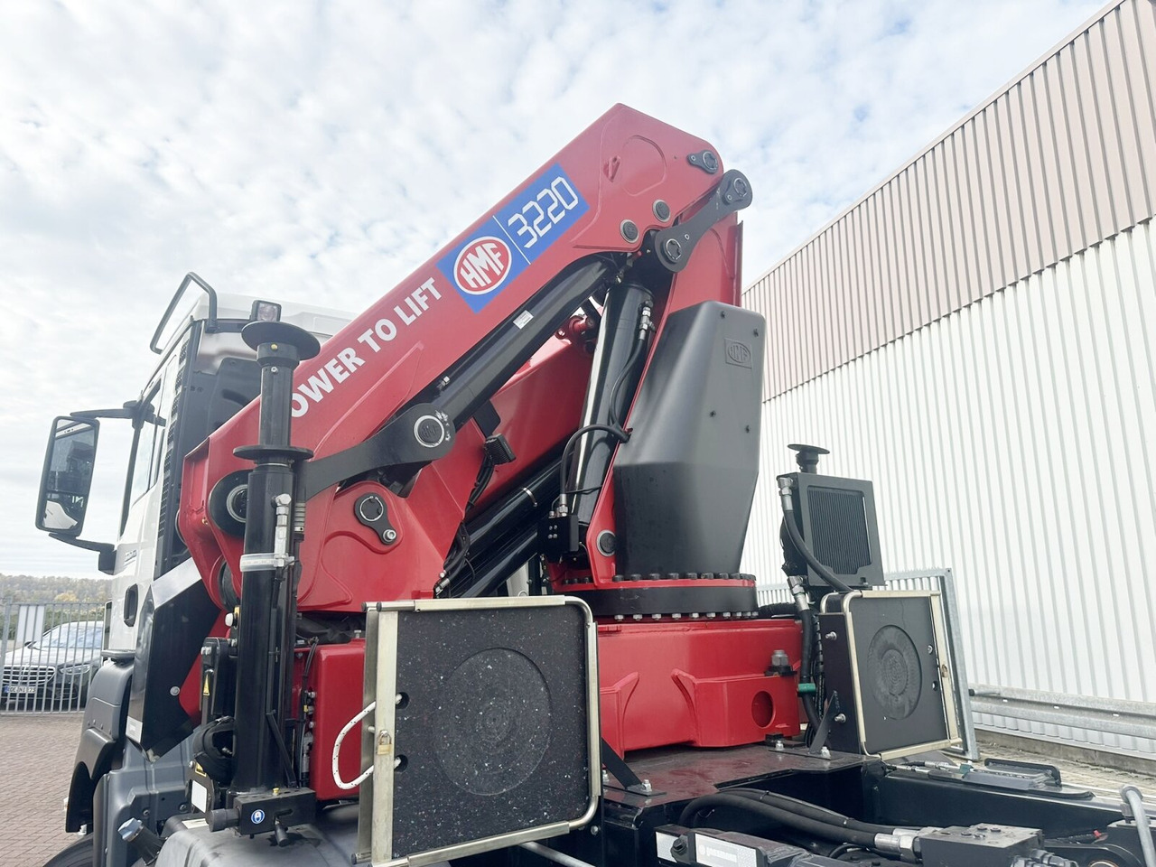 MAN TGS 35.480 8X4 BL TGS 35.480 8X4 BL, Intarder, Kran HMF 3220-K6, 4-fach Abstützung, Funk - Hook lift, Truk derek: gambar 2 MAN TGS 35.480 8X4 BL TGS 35.480 8X4 BL, Intarder, Kran HMF 3220-K6, 4-fach Abstützung, Funk - Hook lift, Truk derek: gambar 2