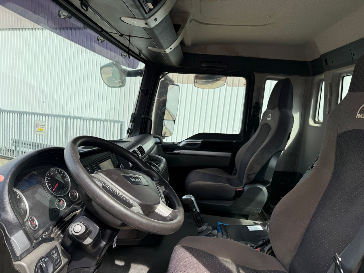 MAN TGS 35.480 8x4 BL TGS 35.480 8x4 BL, PriTarder, Navi - Hook lift: gambar 4 MAN TGS 35.480 8x4 BL TGS 35.480 8x4 BL, PriTarder, Navi - Hook lift: gambar 4