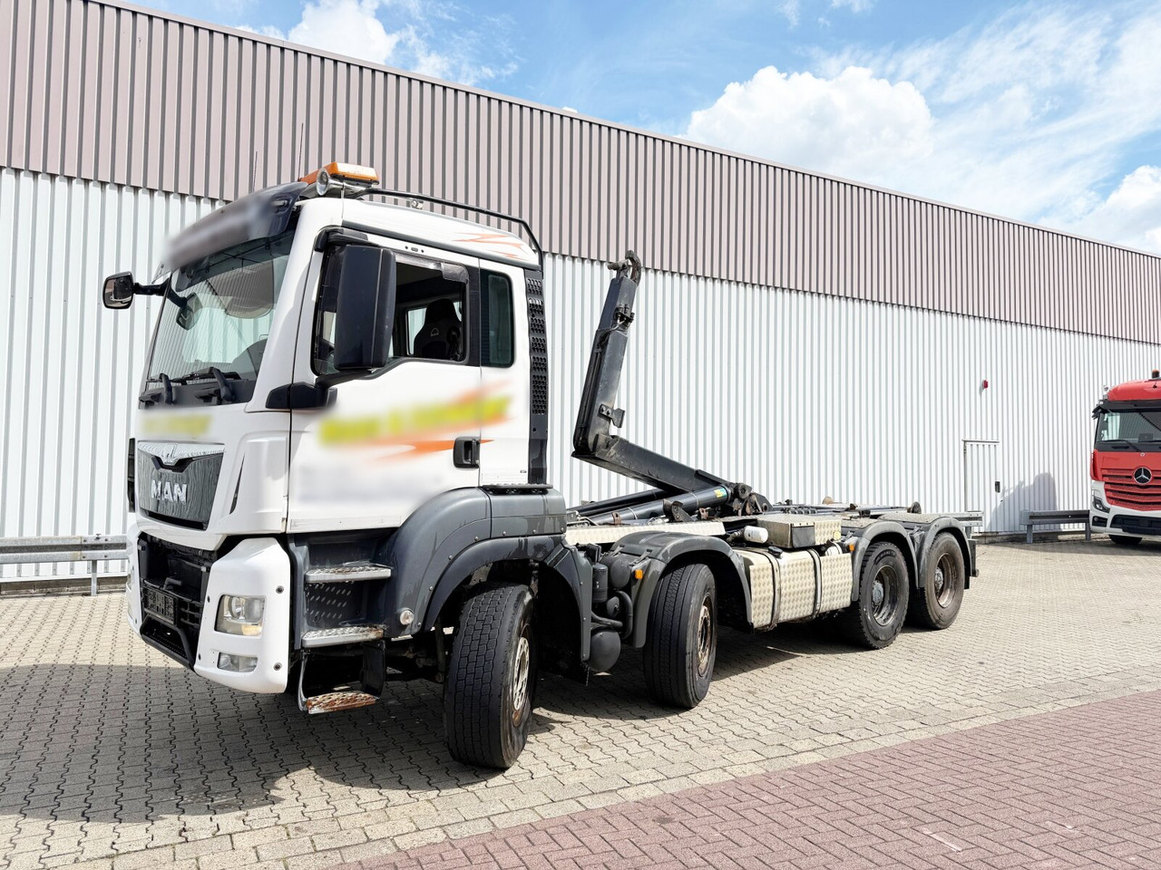 MAN TGS 35.480 8x4 BL TGS 35.480 8x4 BL, PriTarder, Navi - Hook lift: gambar 1 MAN TGS 35.480 8x4 BL TGS 35.480 8x4 BL, PriTarder, Navi - Hook lift: gambar 1
