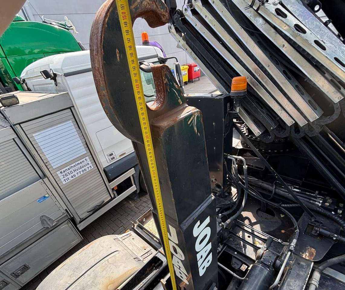 MAN TGS 35.500 8x4-4 BL TGS 35.500 8x4-4 BL, Lenk-/Liftachse, Kran HMF 3220-K6, Funk - Hook lift, Truk derek: gambar 3 MAN TGS 35.500 8x4-4 BL TGS 35.500 8x4-4 BL, Lenk-/Liftachse, Kran HMF 3220-K6, Funk - Hook lift, Truk derek: gambar 3