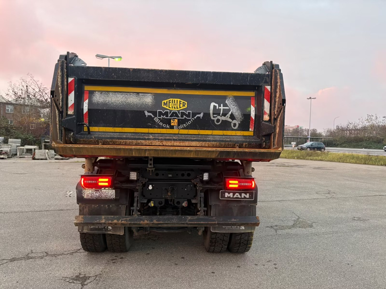 Truk jungkit MAN TGS 35.500 8x8 TGS 35.500 8x8, Meiller Bordmatik: gambar 9 Truk jungkit MAN TGS 35.500 8x8 TGS 35.500 8x8, Meiller Bordmatik: gambar 9