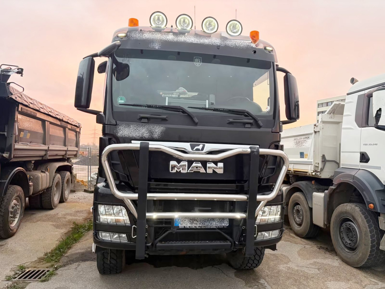 Truk jungkit MAN TGS 35.500 8x8 TGS 35.500 8x8, Meiller Bordmatik: gambar 8 Truk jungkit MAN TGS 35.500 8x8 TGS 35.500 8x8, Meiller Bordmatik: gambar 8