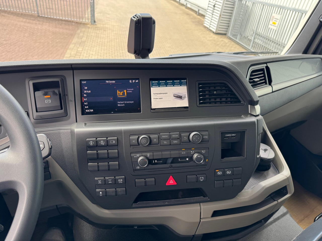 MAN TGS 41.440/480 8x4 BB TGS 41.440/480 8x4 BB - Hook lift: gambar 5 MAN TGS 41.440/480 8x4 BB TGS 41.440/480 8x4 BB - Hook lift: gambar 5