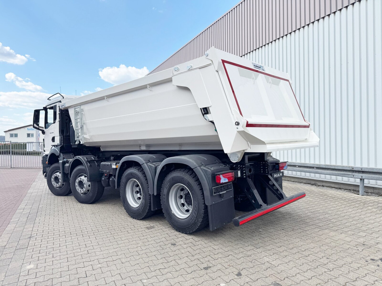 Truk sasis baru MAN TGS 41.440/480 8x4 BB TGS 41.440/480 8x4 BB, Mulde ca. 16m³ mit hydraulischer Heckklappe, mehrfach VORHANDEN: gambar 13