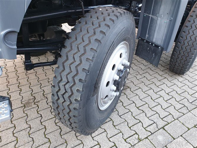 MAN TGS 41.480 8X6 BB TGS 41.480 8X6 BB, ca. 25.000l mit Separatpumpe - Truk tangki: gambar 2 MAN TGS 41.480 8X6 BB TGS 41.480 8X6 BB, ca. 25.000l mit Separatpumpe - Truk tangki: gambar 2