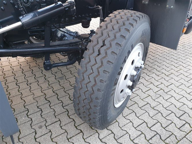 MAN TGS 41.480 8X6 BB TGS 41.480 8X6 BB, ca. 25.000l mit Separatpumpe - Truk tangki: gambar 3 MAN TGS 41.480 8X6 BB TGS 41.480 8X6 BB, ca. 25.000l mit Separatpumpe - Truk tangki: gambar 3