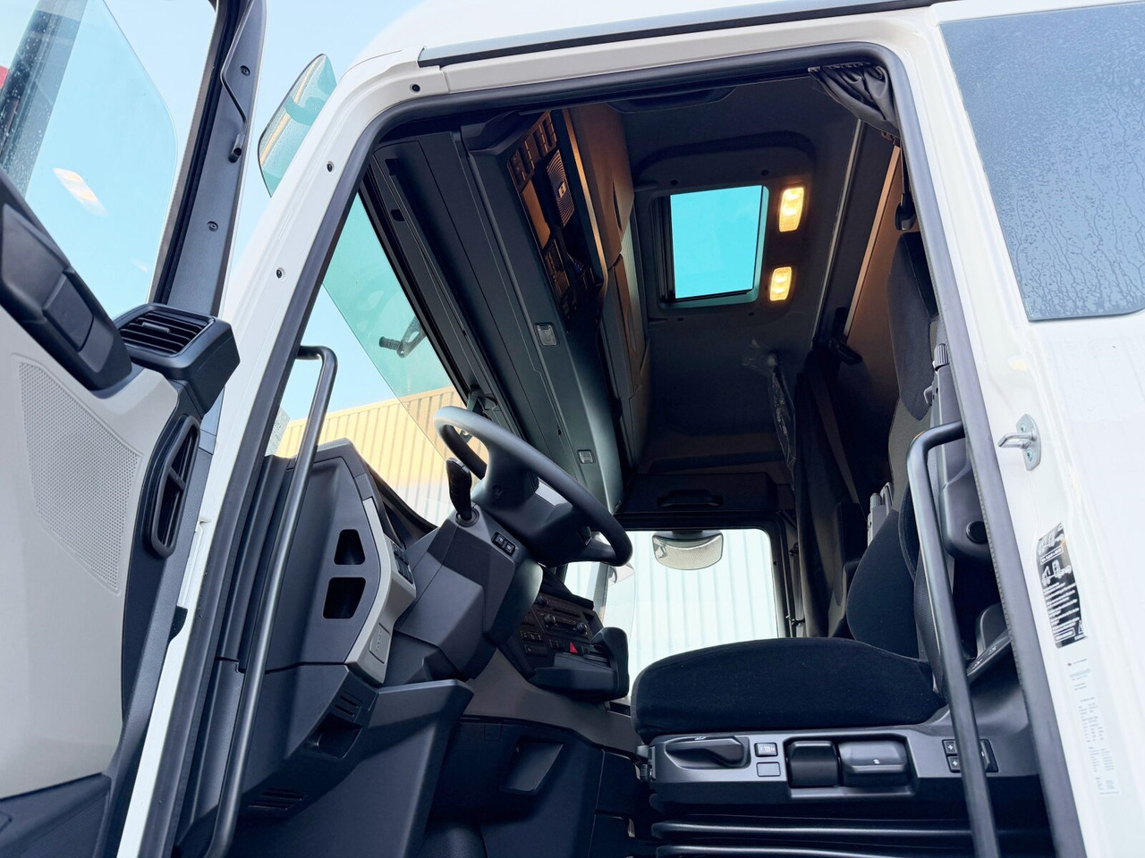 MAN TGX 26.470 6x2-4 BL TGX 26.470 6x2-4 BL, Lenk-/Liftachse, Retarder, Navi, Heckkran Atlas AK 170.2-A2 - Truk derek, Truk flatbed: gambar 5 MAN TGX 26.470 6x2-4 BL TGX 26.470 6x2-4 BL, Lenk-/Liftachse, Retarder, Navi, Heckkran Atlas AK 170.2-A2 - Truk derek, Truk flatbed: gambar 5