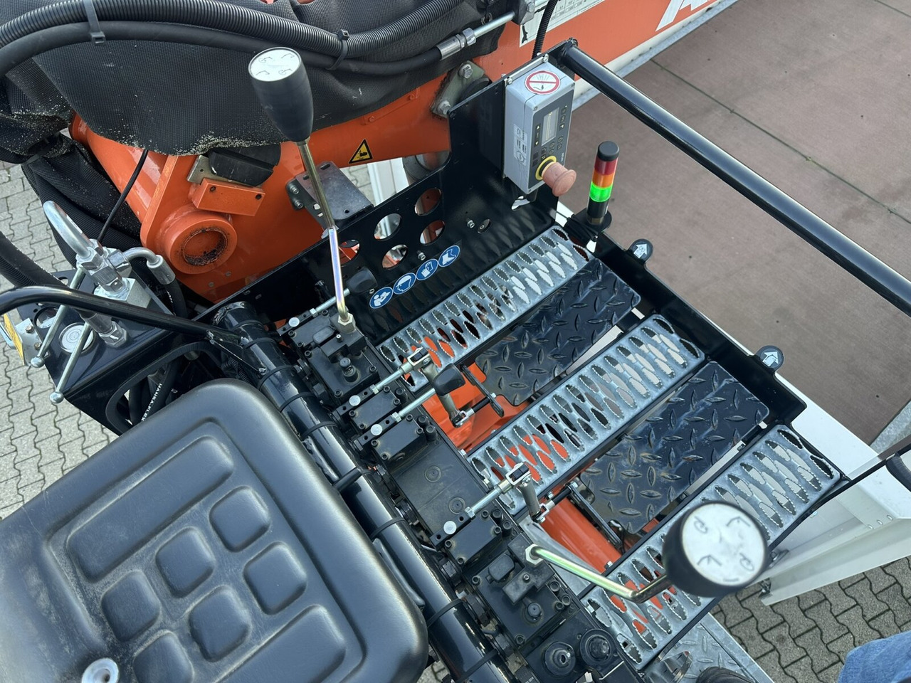 MAN TGX 26.470 6x2-4 BL TGX 26.470 6x2-4 BL, Lenk-/Liftachse, Retarder, Navi, Heckkran Atlas AK 170.2-A2 - Truk derek, Truk flatbed: gambar 2 MAN TGX 26.470 6x2-4 BL TGX 26.470 6x2-4 BL, Lenk-/Liftachse, Retarder, Navi, Heckkran Atlas AK 170.2-A2 - Truk derek, Truk flatbed: gambar 2