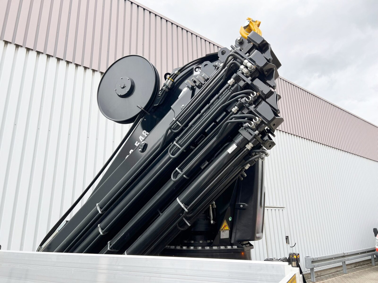 MAN TGX 26.510 6x2-4 LL CH TGX 26.510 6x2-4 LL, Kran Hiab X-HiPro 548 E-8, Lenk-/Liftachse, TwistLock 20Fuß, Funk, Retarder - Truk derek, Truk flatbed: gambar 4 MAN TGX 26.510 6x2-4 LL CH TGX 26.510 6x2-4 LL, Kran Hiab X-HiPro 548 E-8, Lenk-/Liftachse, TwistLock 20Fuß, Funk, Retarder - Truk derek, Truk flatbed: gambar 4