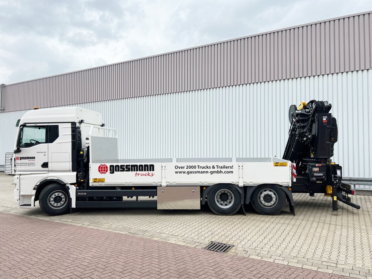 MAN TGX 26.510 6x2-4 LL CH TGX 26.510 6x2-4 LL, Kran Hiab X-HiPro 548 E-8, Lenk-/Liftachse, TwistLock 20Fuß, Funk, Retarder - Truk derek, Truk flatbed: gambar 2 MAN TGX 26.510 6x2-4 LL CH TGX 26.510 6x2-4 LL, Kran Hiab X-HiPro 548 E-8, Lenk-/Liftachse, TwistLock 20Fuß, Funk, Retarder - Truk derek, Truk flatbed: gambar 2