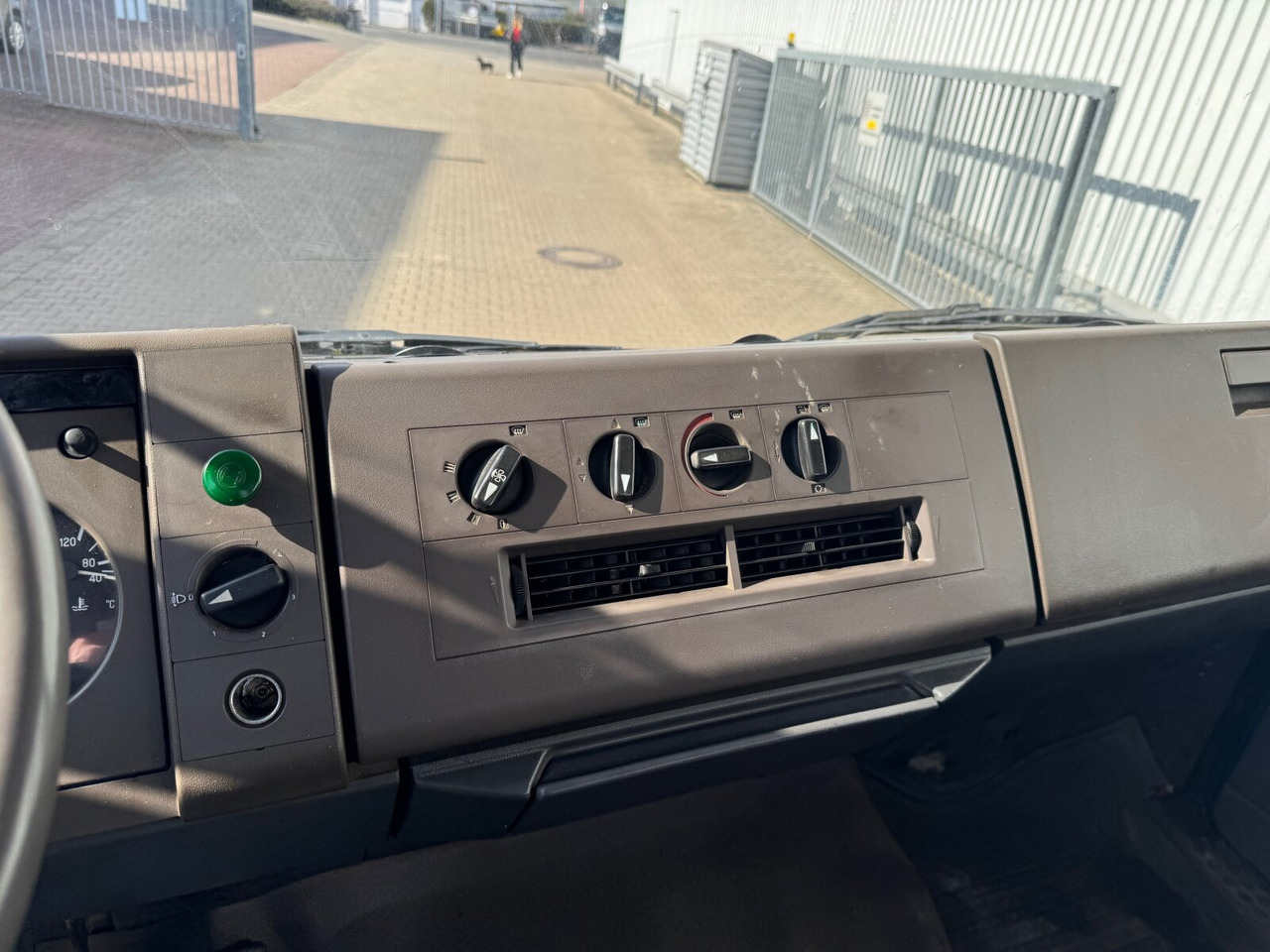 Mercedes-Benz 1314 K 4x2 1314 K 4x2, 6-Zylinder Motor, 2x AHK - Truk jungkit: gambar 5 Mercedes-Benz 1314 K 4x2 1314 K 4x2, 6-Zylinder Motor, 2x AHK - Truk jungkit: gambar 5