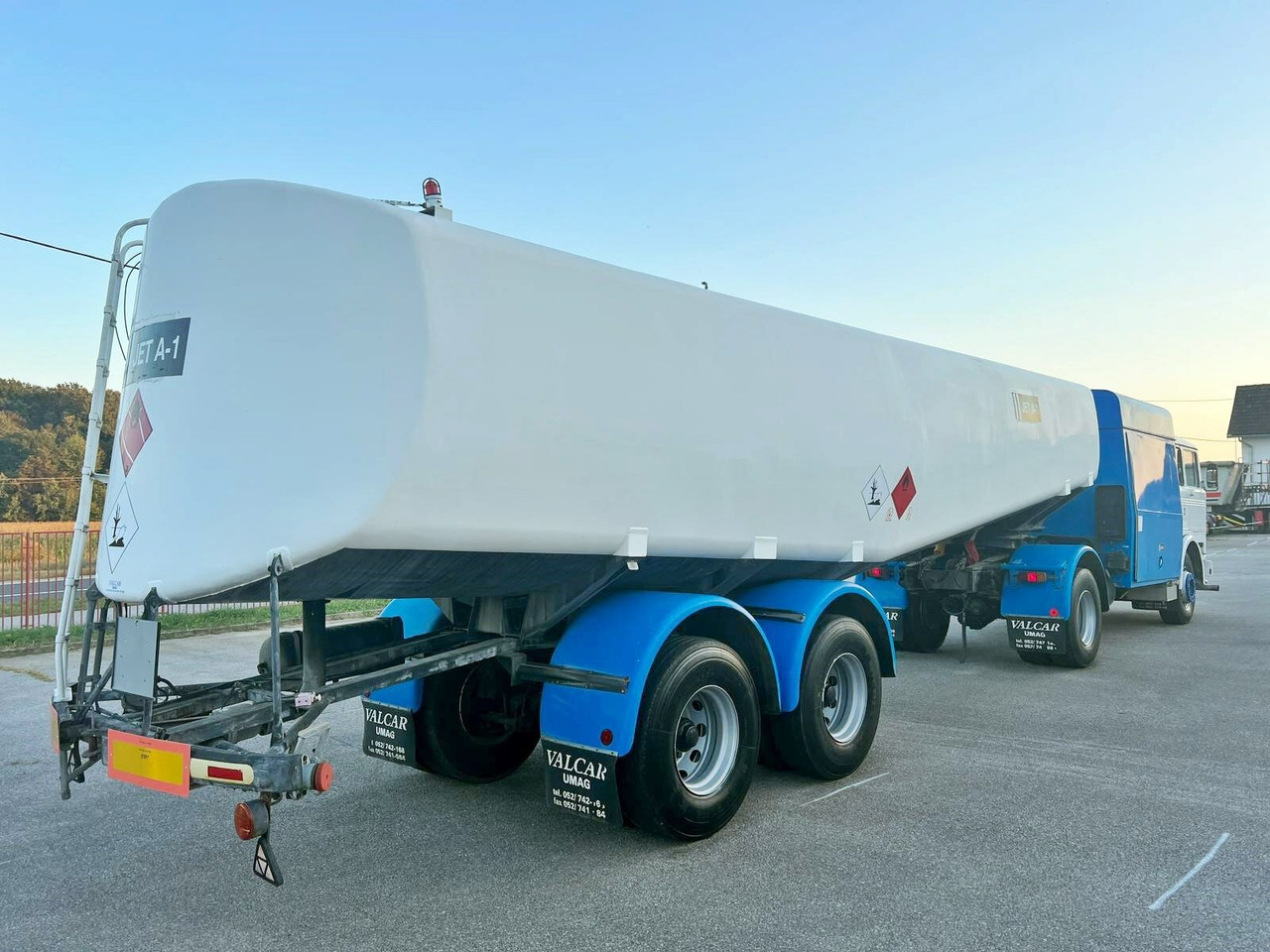 Mercedes-Benz 1923 4x2 Tankwagenzug für Kerosin 40.000l 1923 4x2 Tankwagenzug für Kerosin 40.000l - Truk tangki: gambar 4 Mercedes-Benz 1923 4x2 Tankwagenzug für Kerosin 40.000l 1923 4x2 Tankwagenzug für Kerosin 40.000l - Truk tangki: gambar 4