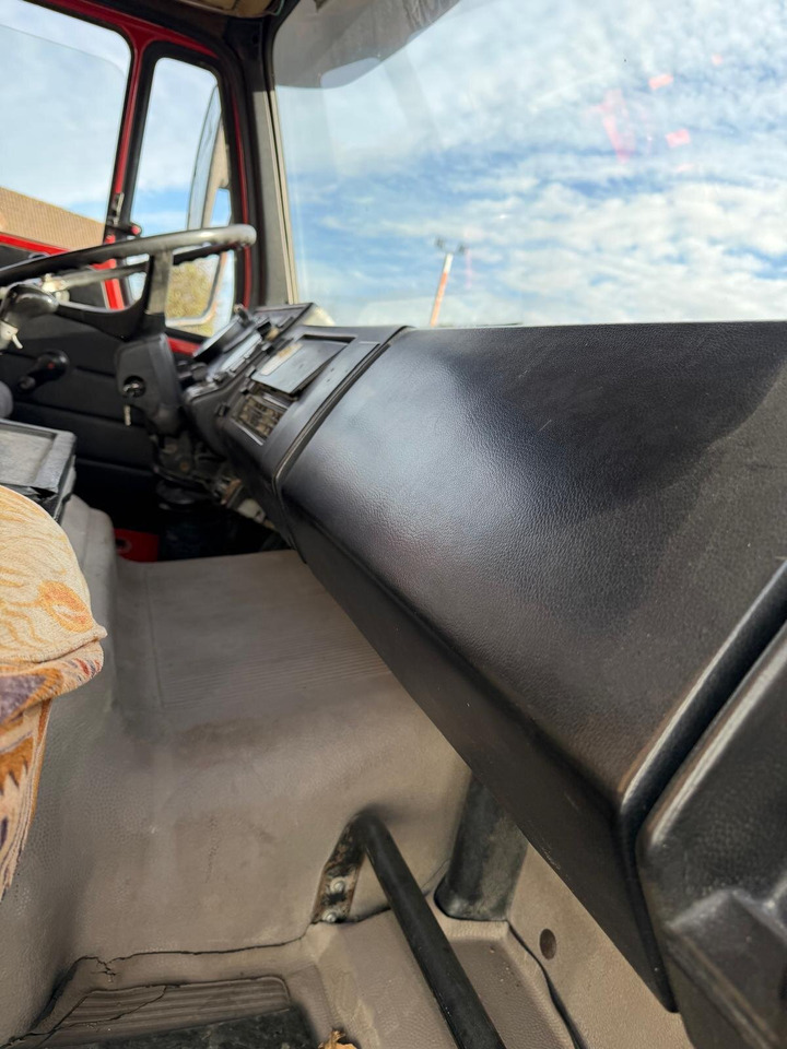 Mercedes-Benz - 2628 6 x 4 - Truk jungkit: gambar 4 Mercedes-Benz - 2628 6 x 4 - Truk jungkit: gambar 4