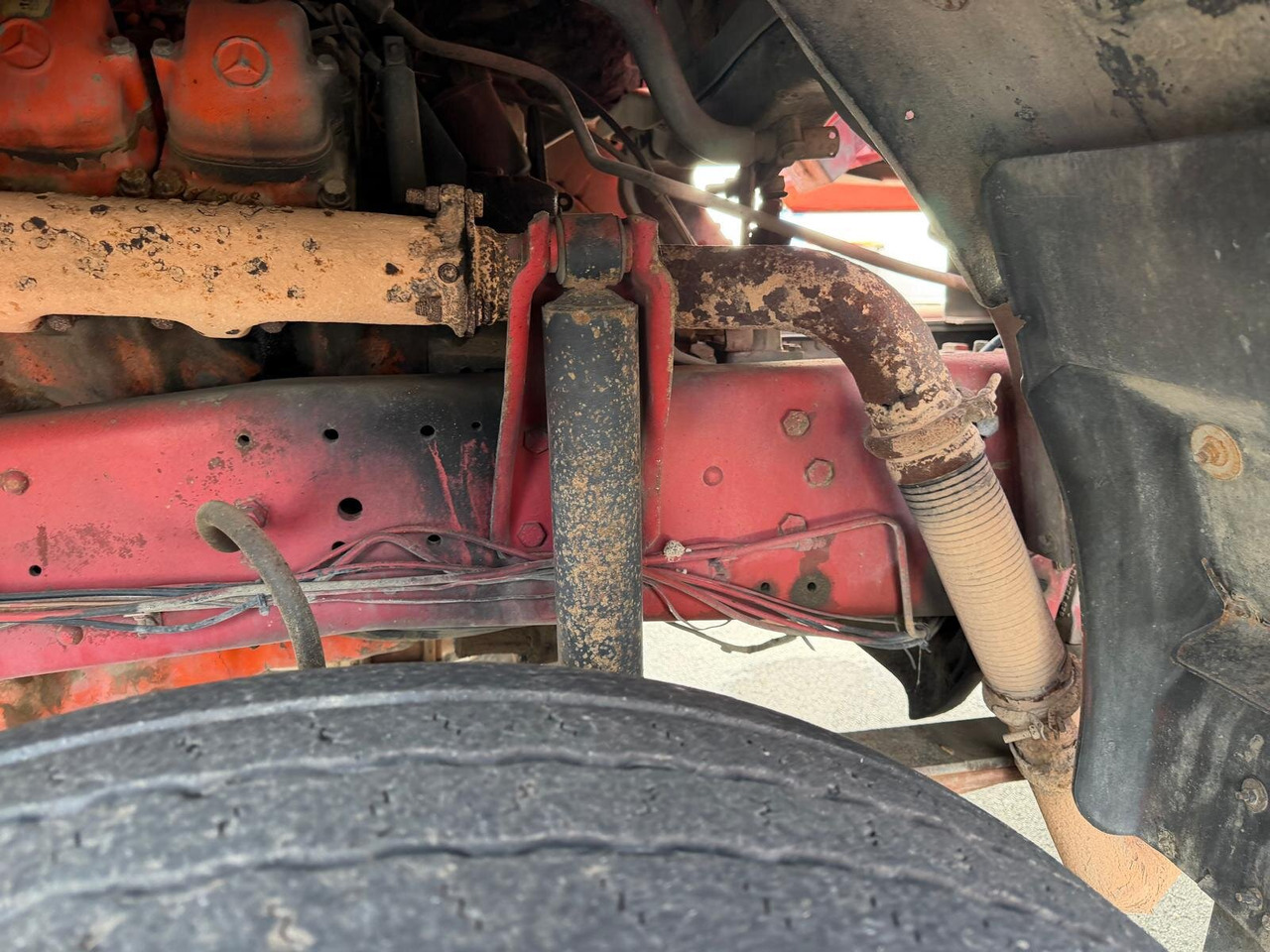 Mercedes-Benz - 2628 6 x 4 - Truk jungkit: gambar 2 Mercedes-Benz - 2628 6 x 4 - Truk jungkit: gambar 2