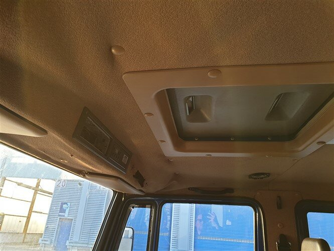Mercedes-Benz 508 D 4x2 Doka 508 D 4x2 Doka, EX-THW - Truk dengan terpal samping: gambar 5 Mercedes-Benz 508 D 4x2 Doka 508 D 4x2 Doka, EX-THW - Truk dengan terpal samping: gambar 5