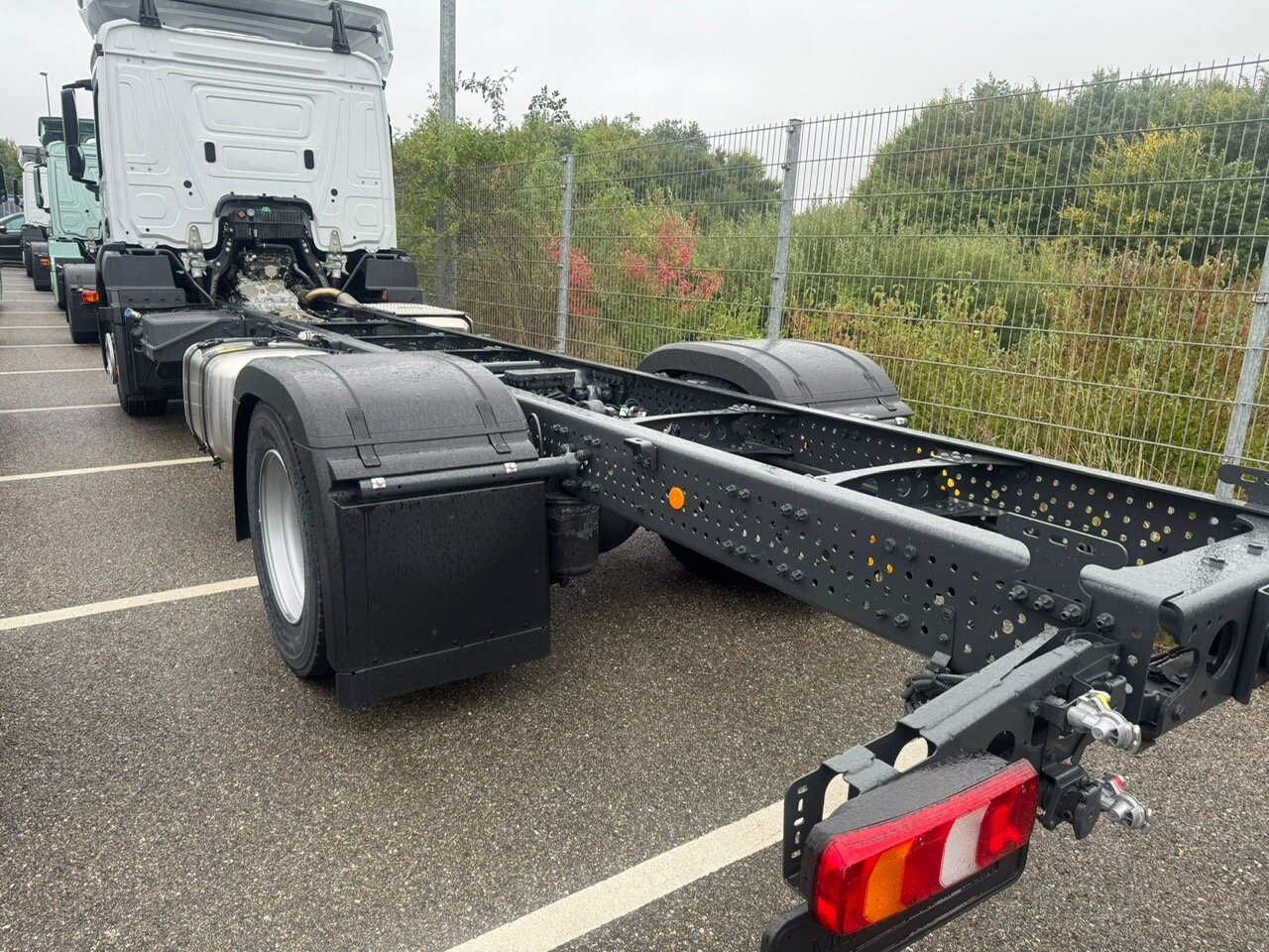 Mercedes-Benz Actros 1827/30 L 4x2 Actros 1827/30 L 4x2, Gardine, LBW - Truk flatbed: gambar 3 Mercedes-Benz Actros 1827/30 L 4x2 Actros 1827/30 L 4x2, Gardine, LBW - Truk flatbed: gambar 3