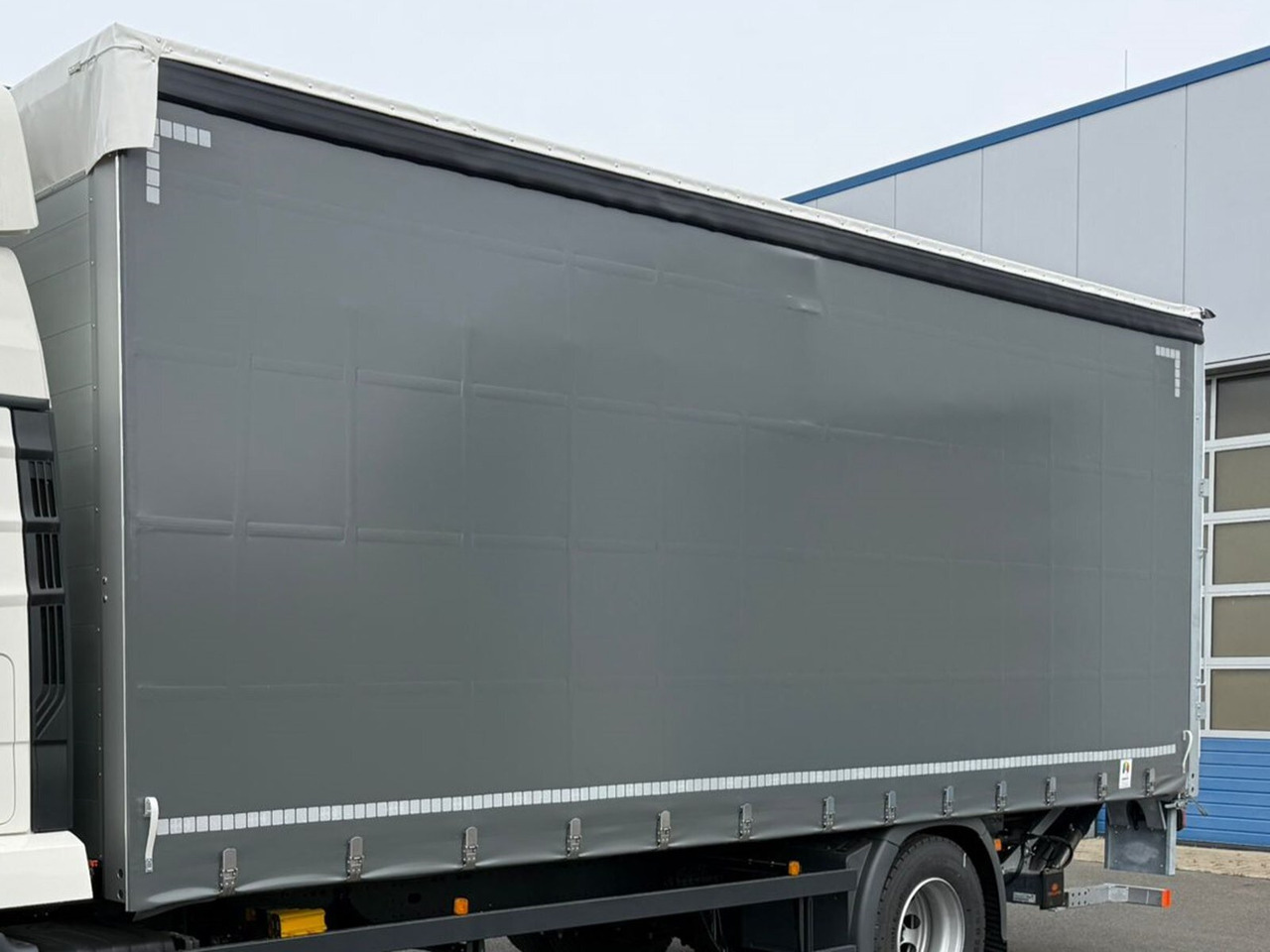 Mercedes-Benz Actros 1827/30 L 4x2 Actros 1827/30 L 4x2, Gardine, LBW - Truk flatbed: gambar 4 Mercedes-Benz Actros 1827/30 L 4x2 Actros 1827/30 L 4x2, Gardine, LBW - Truk flatbed: gambar 4