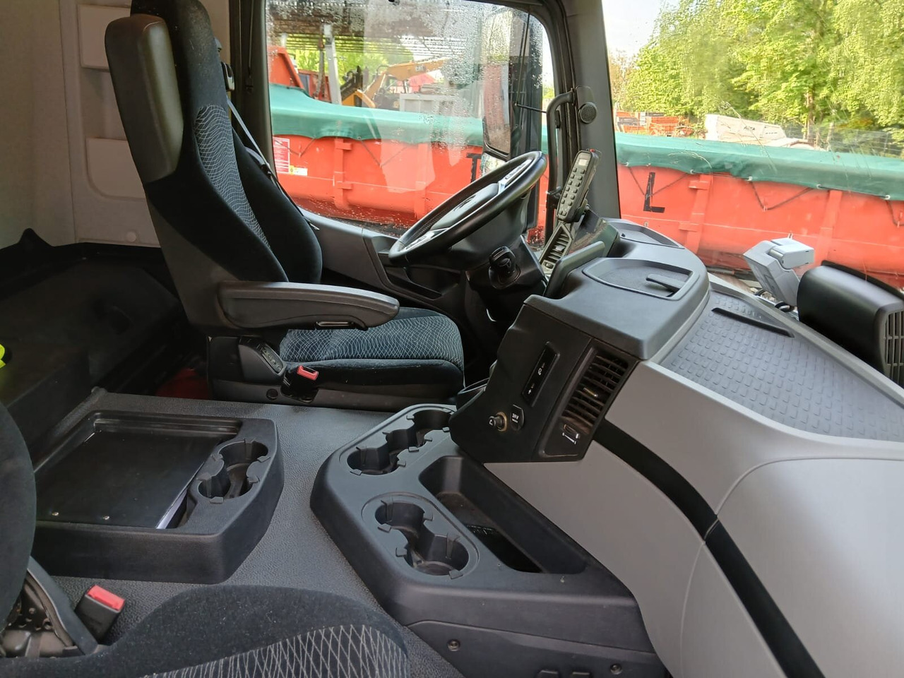 Mercedes-Benz Actros 1832 L 4x2 Actros 1832 L 4x2, Navi, MultimediaCockpit, Funk - Truk skip loader: gambar 4 Mercedes-Benz Actros 1832 L 4x2 Actros 1832 L 4x2, Navi, MultimediaCockpit, Funk - Truk skip loader: gambar 4