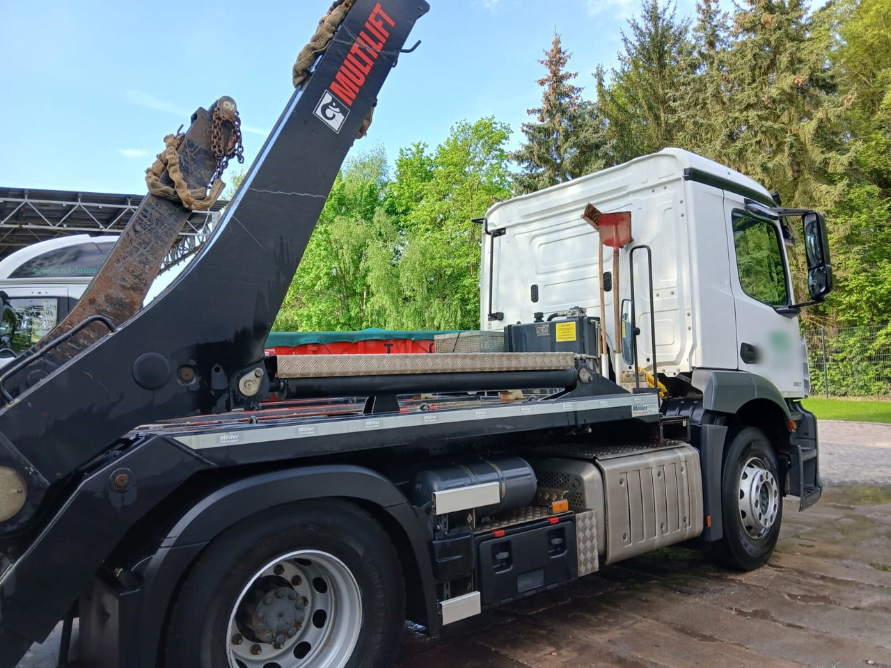 Mercedes-Benz Actros 1832 L 4x2 Actros 1832 L 4x2, Navi, MultimediaCockpit, Funk - Truk skip loader: gambar 2 Mercedes-Benz Actros 1832 L 4x2 Actros 1832 L 4x2, Navi, MultimediaCockpit, Funk - Truk skip loader: gambar 2