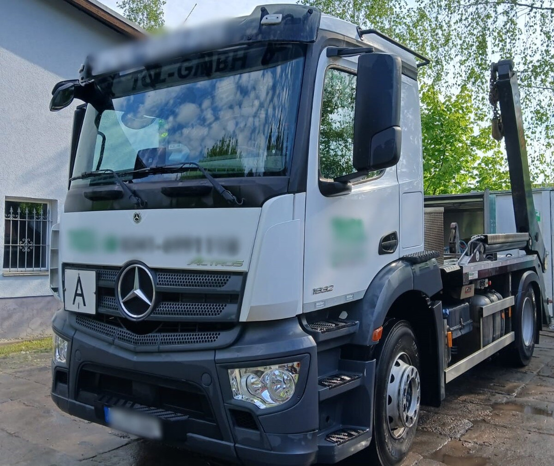 Mercedes-Benz Actros 1832 L 4x2 Actros 1832 L 4x2, Navi, MultimediaCockpit, Funk - Truk skip loader: gambar 1 Mercedes-Benz Actros 1832 L 4x2 Actros 1832 L 4x2, Navi, MultimediaCockpit, Funk - Truk skip loader: gambar 1