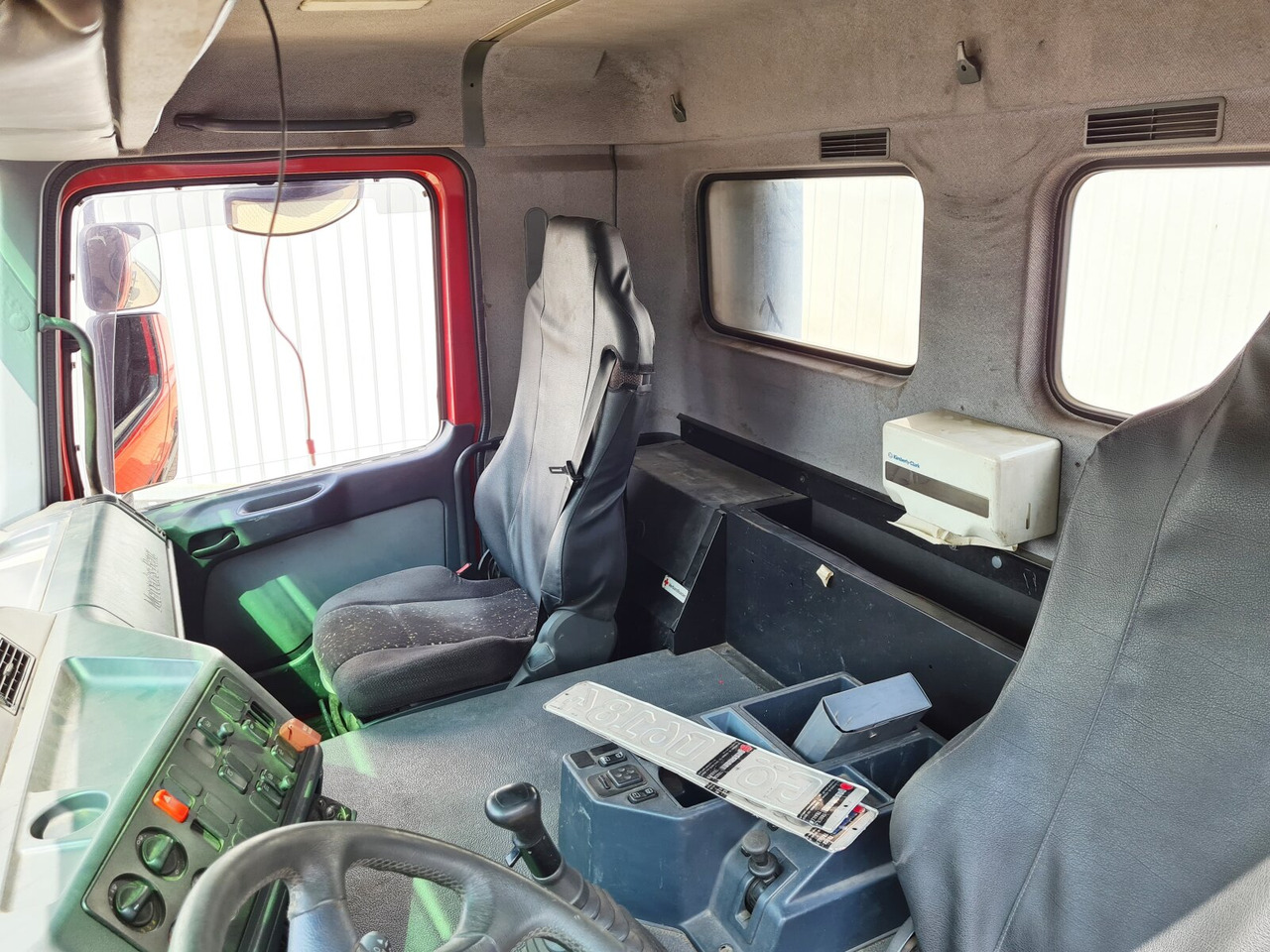 Mercedes-Benz Actros 1835 K 4x2 Actros 1835 K 4x2 - Truk sasis: gambar 4 Mercedes-Benz Actros 1835 K 4x2 Actros 1835 K 4x2 - Truk sasis: gambar 4