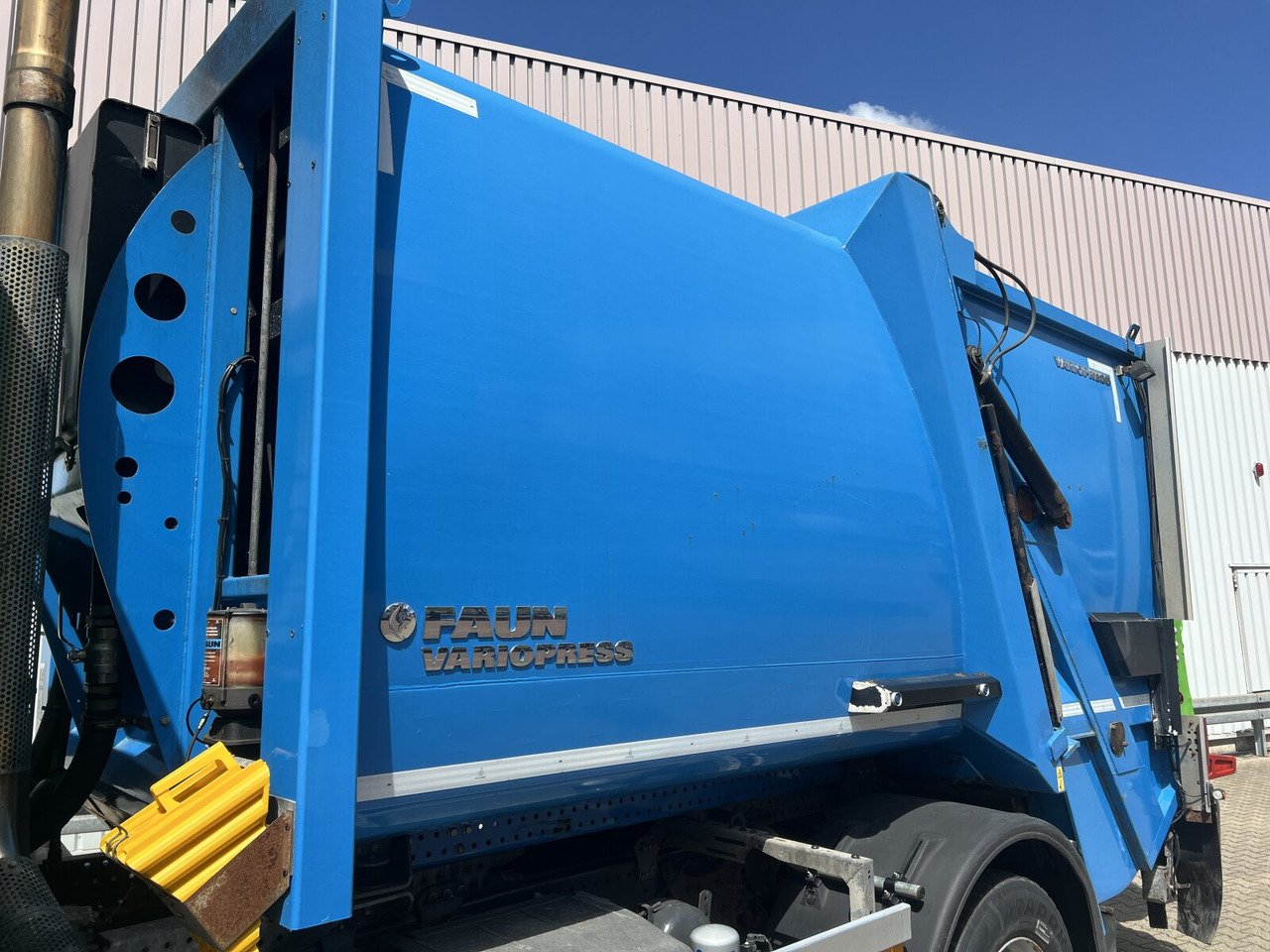 Mercedes-Benz Actros 2032 LA 4x4 Actros 2032 LA 4x4, Faun Variopress 310 ca. 10m³, Zöller Schüttung - Truk sampah: gambar 4 Mercedes-Benz Actros 2032 LA 4x4 Actros 2032 LA 4x4, Faun Variopress 310 ca. 10m³, Zöller Schüttung - Truk sampah: gambar 4