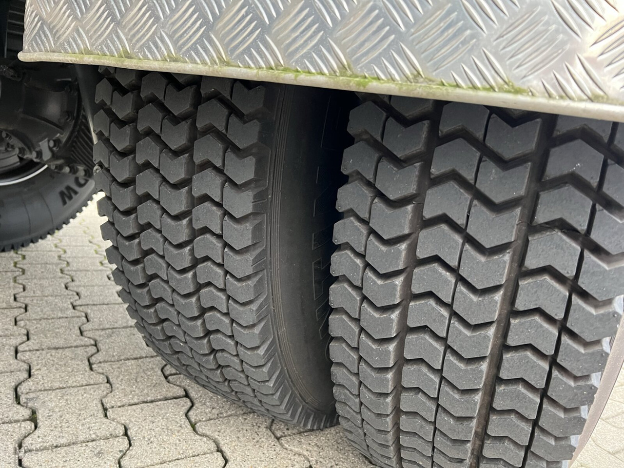 Mercedes-Benz Actros 2141 K 4x2 Actros 2141 K 4x2, Tele-Absetzer - Truk skip loader: gambar 4 Mercedes-Benz Actros 2141 K 4x2 Actros 2141 K 4x2, Tele-Absetzer - Truk skip loader: gambar 4