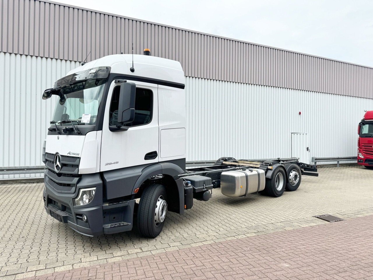 Mercedes-Benz Actros 2545 L 6x2 Actros 2545 L 6x2, Lenk-/Liftachse, StreamSpace, MultimediaCockpit - Truk sasis: gambar 1 Mercedes-Benz Actros 2545 L 6x2 Actros 2545 L 6x2, Lenk-/Liftachse, StreamSpace, MultimediaCockpit - Truk sasis: gambar 1
