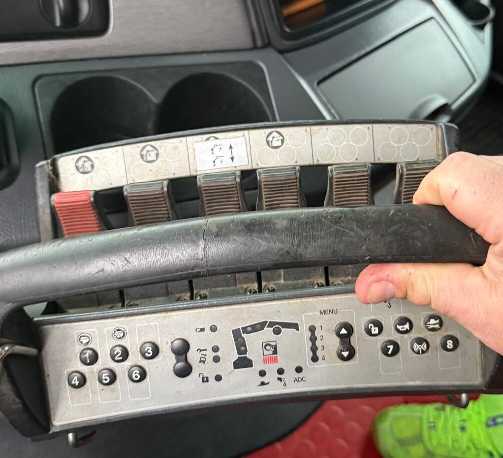 Mercedes-Benz Actros 2546 L 6x2 Actros 2546 L 6x2, Hiab Kran 244 E - 6 Hiduo, 16,1 m 920 kg, Funk - Truk derek, Truk flatbed: gambar 4 Mercedes-Benz Actros 2546 L 6x2 Actros 2546 L 6x2, Hiab Kran 244 E - 6 Hiduo, 16,1 m 920 kg, Funk - Truk derek, Truk flatbed: gambar 4