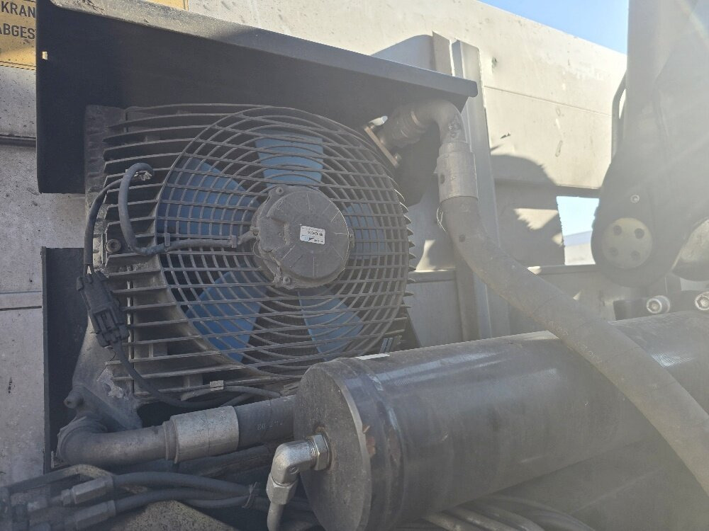 Mercedes-Benz Actros 2546 L 6x2 Actros 2546 L 6x2, Hiab Kran 244 E - 6 Hiduo, 16,1 m 920 kg, Funk - Truk derek, Truk flatbed: gambar 5 Mercedes-Benz Actros 2546 L 6x2 Actros 2546 L 6x2, Hiab Kran 244 E - 6 Hiduo, 16,1 m 920 kg, Funk - Truk derek, Truk flatbed: gambar 5