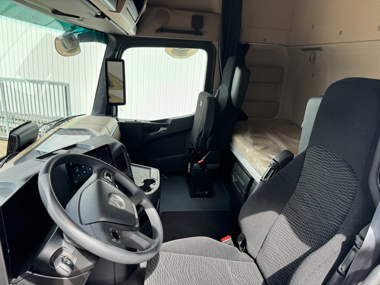 Mercedes-Benz Actros 2548 L 6x2 Actros 2548 L 6x2, Retarder, Lenk-/Liftachse, Navi, MirrorCam, MultimediaCockpit - Hook lift: gambar 4 Mercedes-Benz Actros 2548 L 6x2 Actros 2548 L 6x2, Retarder, Lenk-/Liftachse, Navi, MirrorCam, MultimediaCockpit - Hook lift: gambar 4