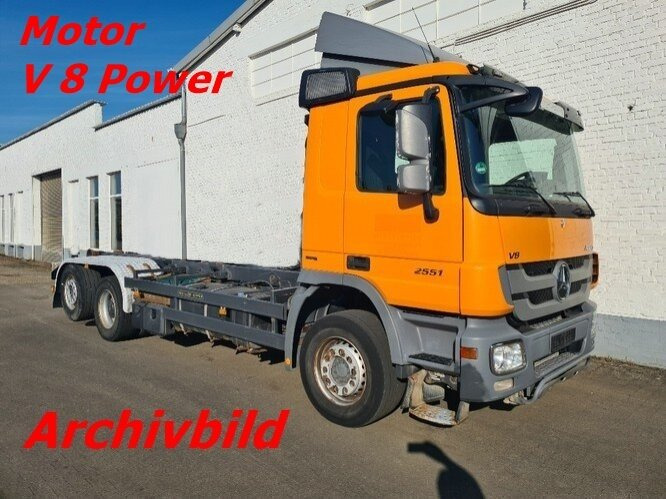Mercedes-Benz Actros 2551 L 6x2 Actros 2551L/6x2, Lenk-Liftachse V 8 Motor - Truk sasis: gambar 1 Mercedes-Benz Actros 2551 L 6x2 Actros 2551L/6x2, Lenk-Liftachse V 8 Motor - Truk sasis: gambar 1
