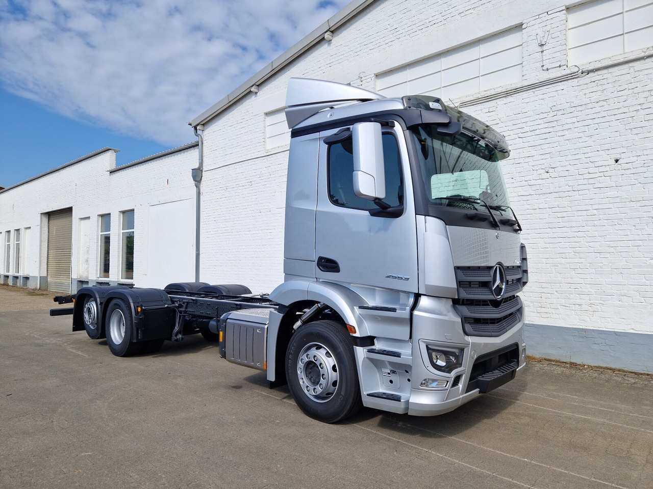 Mercedes-Benz Actros 2553 LL 6x2 Actros 2553 LL 6x2, Retarder, Liftachse, MultimediaCockpit, LED, Navi - Truk sasis: gambar 1 Mercedes-Benz Actros 2553 LL 6x2 Actros 2553 LL 6x2, Retarder, Liftachse, MultimediaCockpit, LED, Navi - Truk sasis: gambar 1
